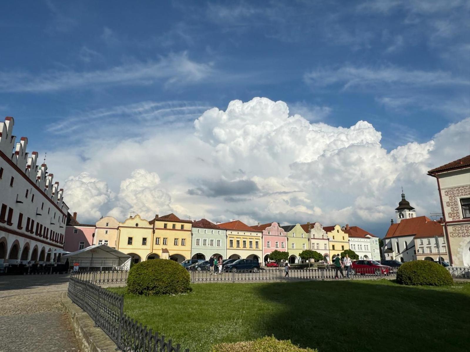 Tkalcovna U Zlateho Potoka Apart otel Dobrany  Dış mekan fotoğraf